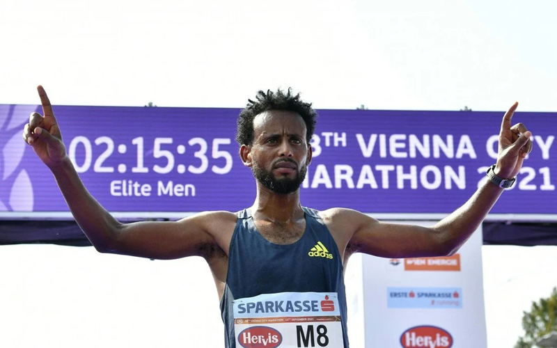 Derara Hurisa bị mất giải vô địch Vienna Marathon