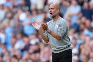 Pep Guardiola - Nhà cầm quân của Man City với những hành động khác người