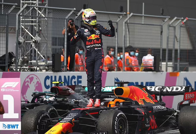 Verstappen đã giành pole cho vòng đua chính