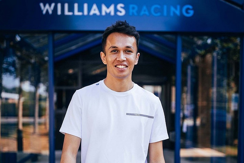 Alex Albon sẽ rời Red Bull đến Williams thi đấu trong mùa giải F1 2022