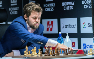 Kiện tướng cờ vua Magnus Carlsen đã bị hạ ở vòng năm siêu giải cờ Na Uy