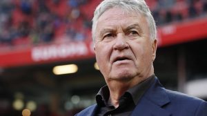 Nhà cầm quân 74 tuổi Guus Hiddink tuyên bố giải nghệ vì sức khỏe