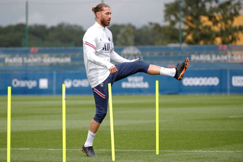 Ramos tự phát hiện chấn thương và tập theo giáo án riêng